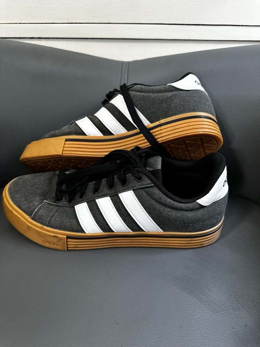 Black Adidas Mens Daily 4.0 Sneaker Gum Platform Soles Men’s 8.5 Women’s 10